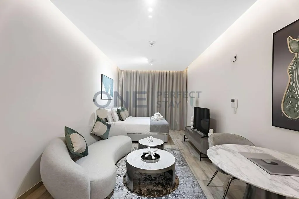 アパート Studio Chic In Business Bay With Pool And Gym ドバイ